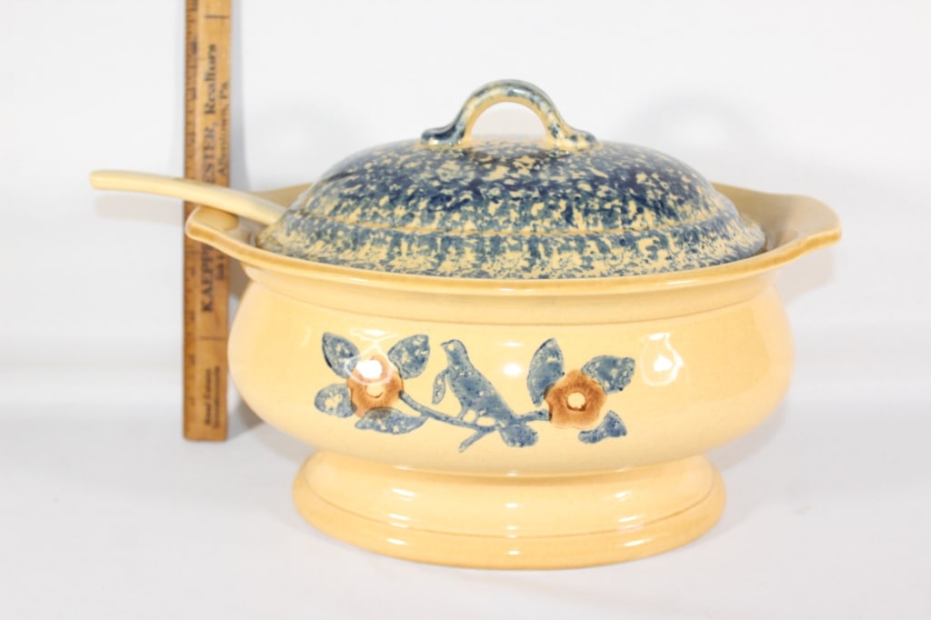 VTG Pfaltzgraff "America" tureen with laddle: Good overall as pictured
