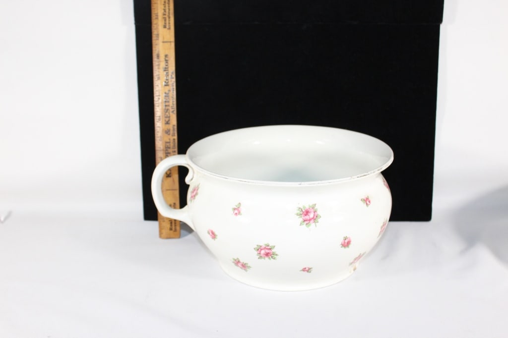 Antique chamber pot with flower detail (1 of 4)