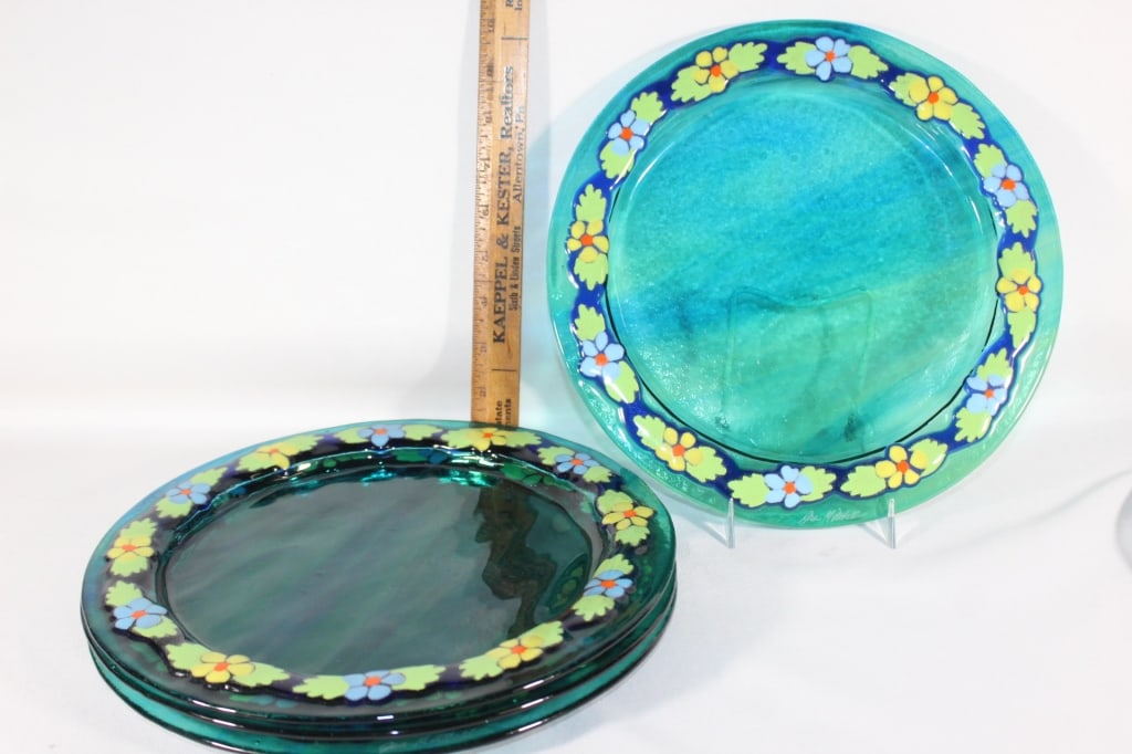 Four signed Jen Mitchell hand blown plates: Good overall as pictured