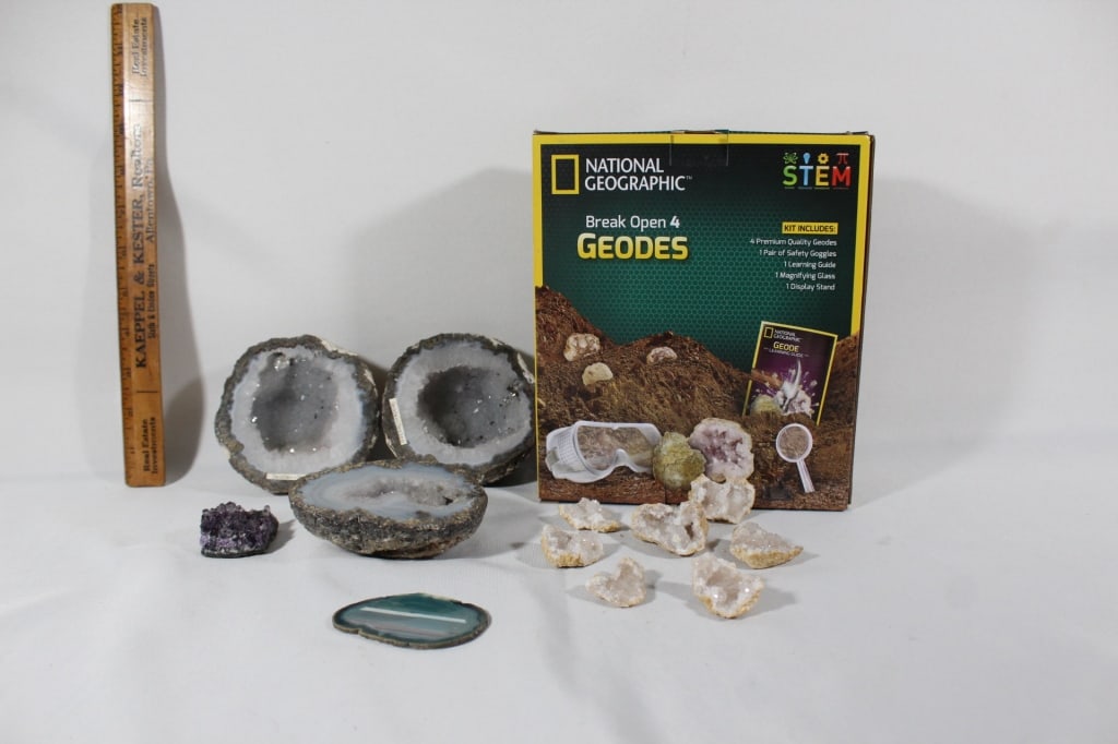 Used National Geographic Kit - Geodes: Assorted GEO's broken and unbroken GEO Crystals etc. Partially Used as pictured *Proceeds from this lot benefit the Rotary Club of Greater Gainesville (Fla.)