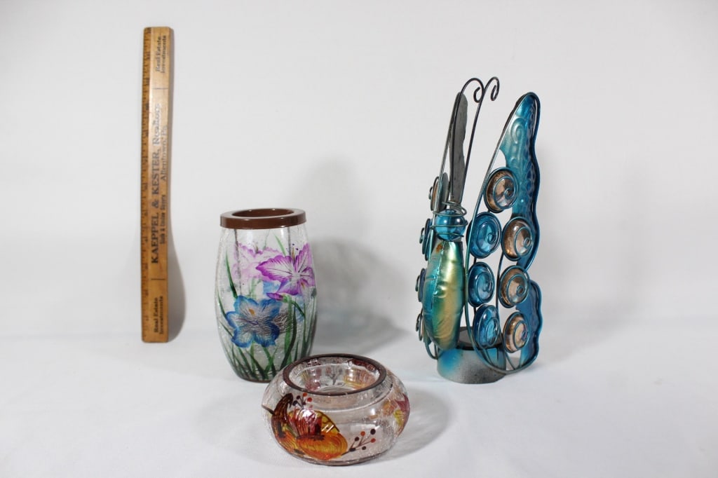 Decorative yard art - butterflies: glass with flowers, grasshopper with colorful wings *Proceeds from this lot benefit the Rotary Club of Greater Gainesville (Fla.)