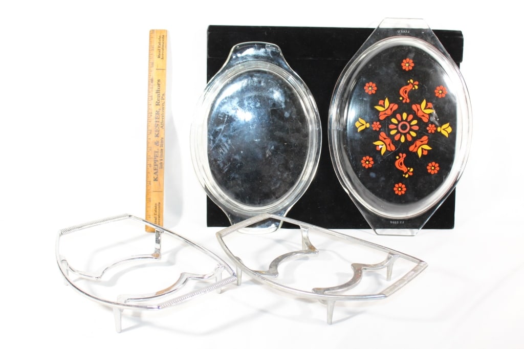 Two glas Pyrex lids,Corning Ware Metal trivets: Good overall as pictured