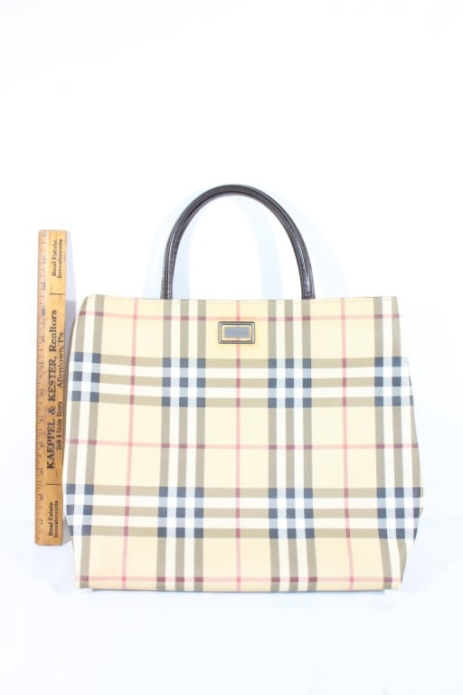 Burberry tote-Some markings see photos: Good overall as pictured