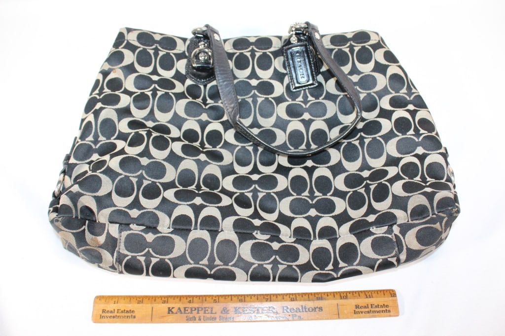 Large black Coach purse (1 of 5)