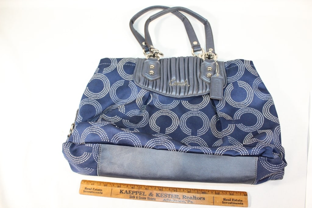 Large blue Coach purse (1 of 5)