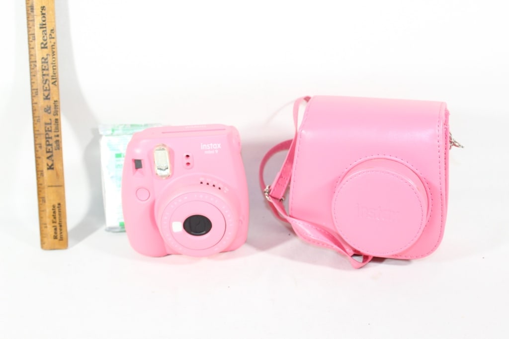 Fuju Film instant mini Pink with Case (1 of 4)