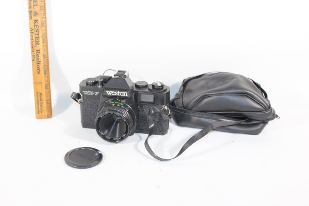 Weston WX-7 camera with case: *Proceeds from this lot benefit the Rotary Club of Greater Gainesville (Fla.) Good overall as pictured