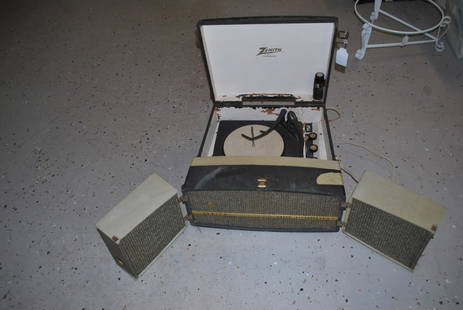 Zenith Stereophonic Portable Record Player: Powers on and spins