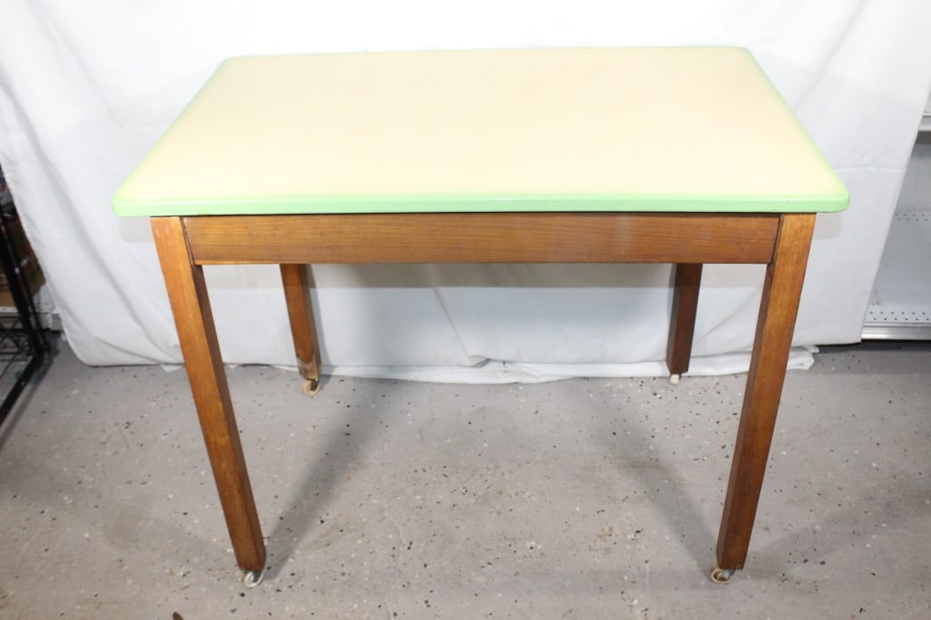 Vintage enamel top table (1 of 3)