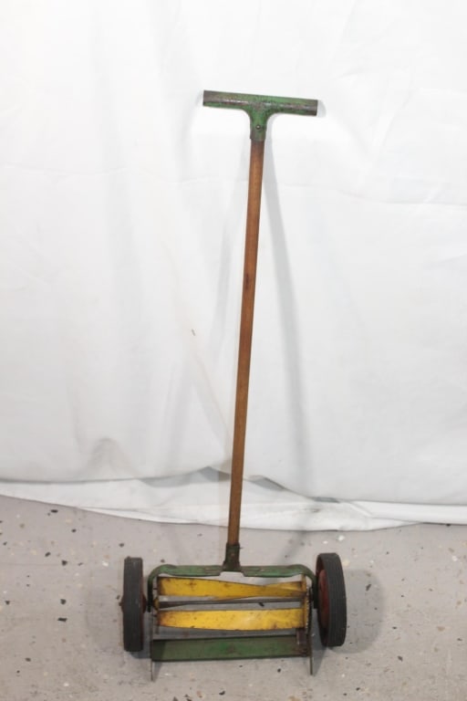 Vintage childs metal lawn mowing push toy (1 of 2)