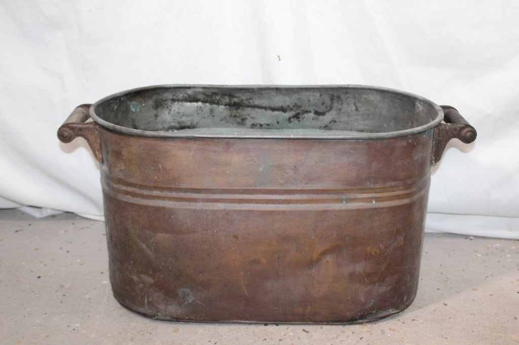 Antique copper wash tub (1 of 2)