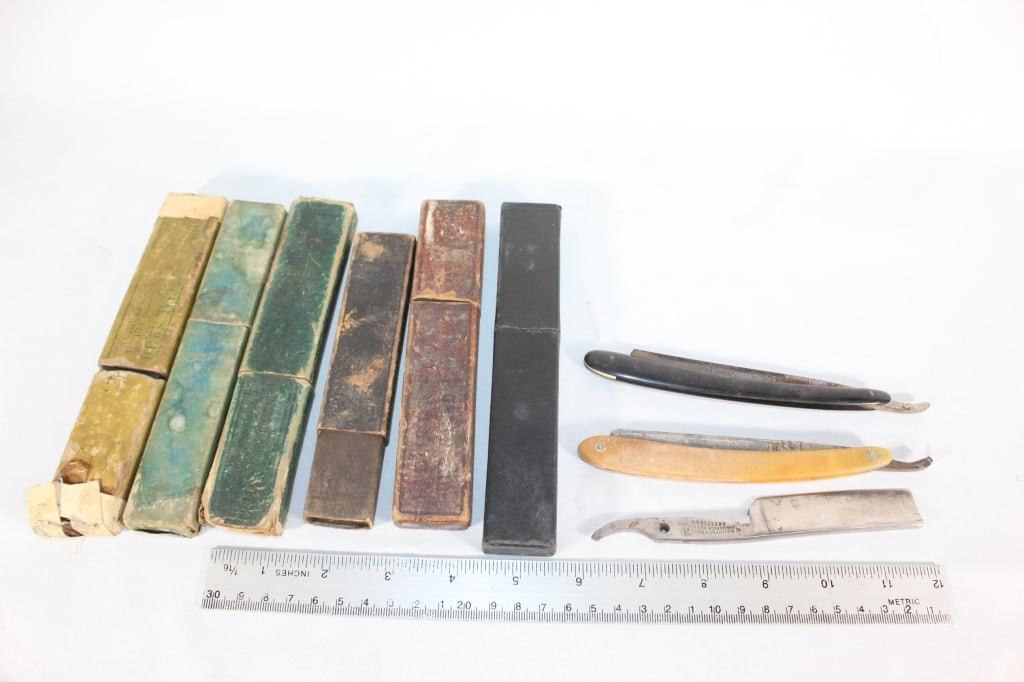 Lot of Razor Boxes, & Razors: Good overall as pictured