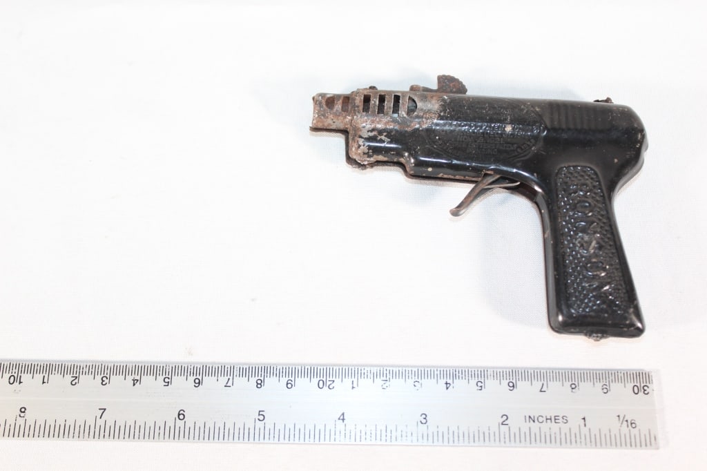 Vintage Ronson Gun Lighter - Sparks: Good overall as pictured