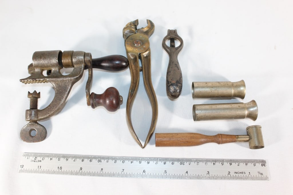Lot of Antique Re-Loading Tools? (1 of 3)