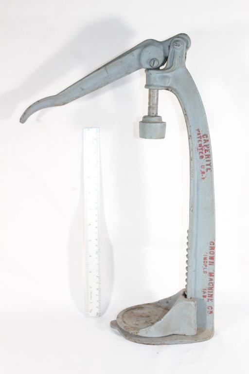 Crown Machine Bottle Capper (1 of 3)