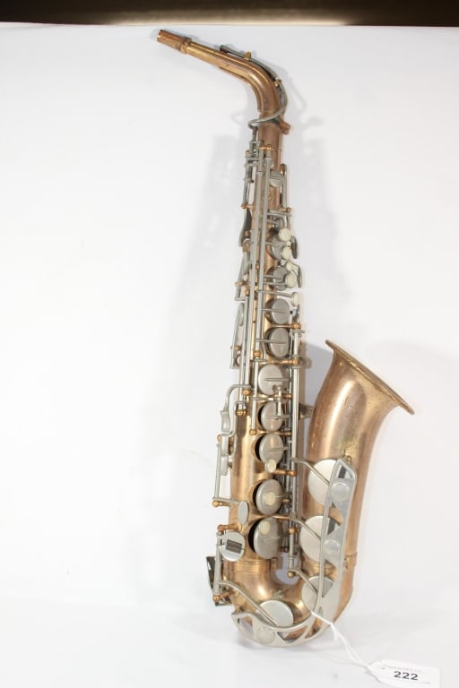 Unmarked Metal Saxophone: Good overall as pictured