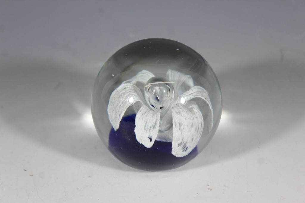 Vintage Glass Paperweight - unmarked: Good overall as pictured