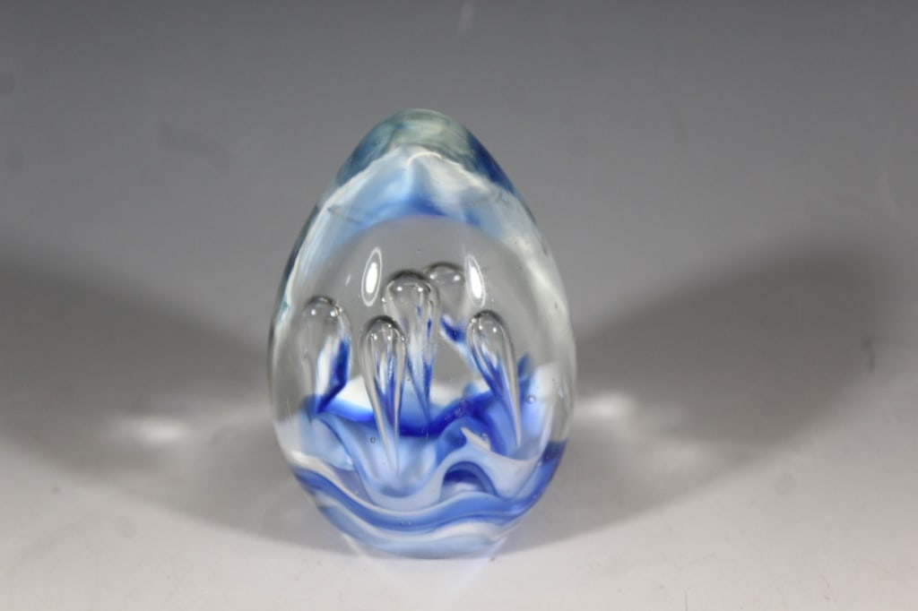 Vintage Glass Paperweight - unmarked: Good overall as pictured