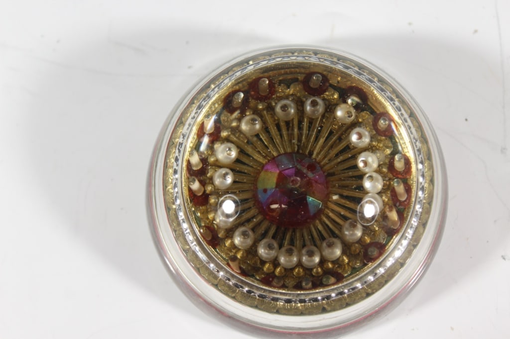 Vintage Glass Paperweight - unmarked: Good overall as pictured