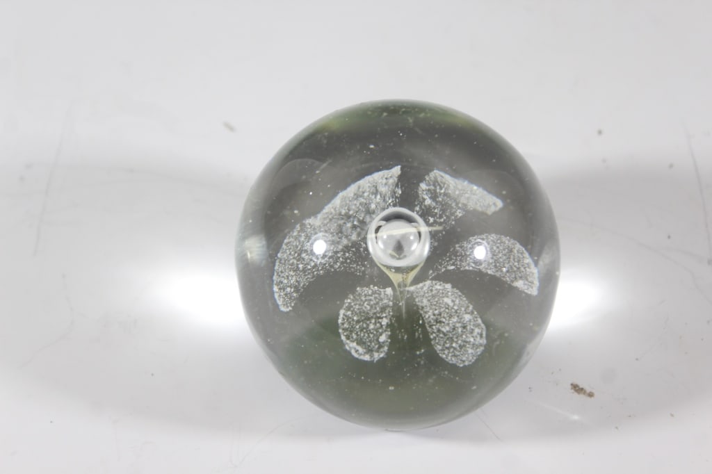 Vintage Glass Paperweight - unmarked: Good overall as pictured