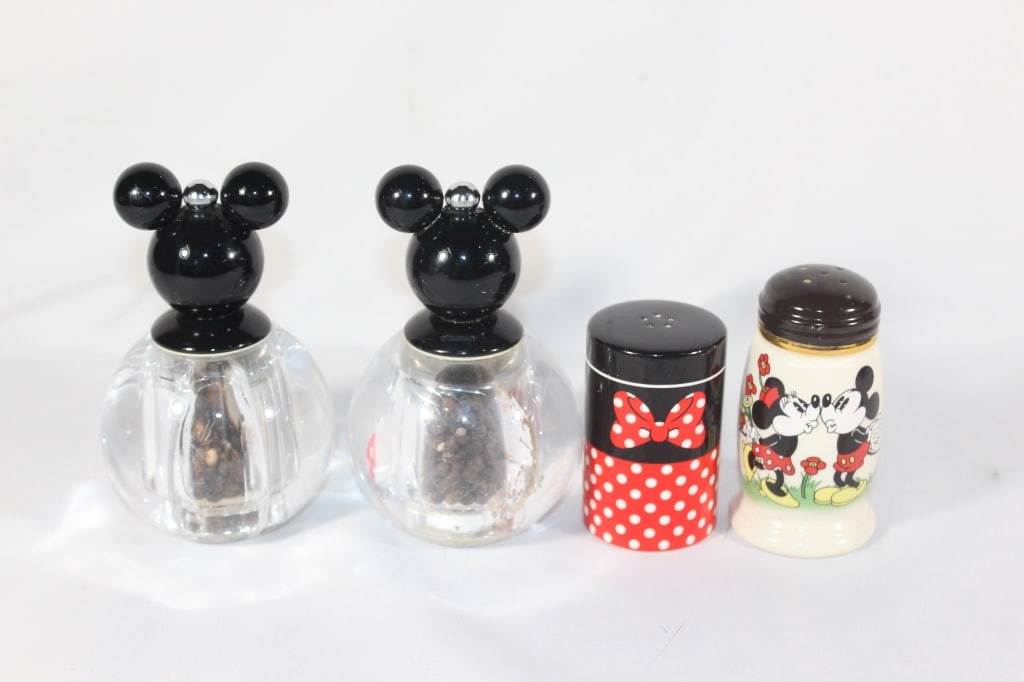 Lot of Disney Mickey Mouse & Minine Salt & Peppers: good overall as pictured