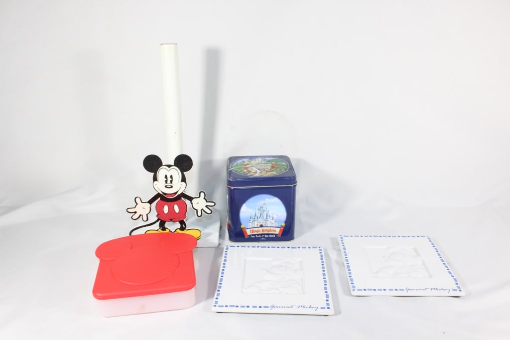 Lot Disney Mickey Mouse Kitchen Items (1 of 3)