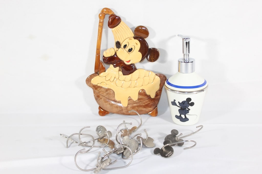 Mickey Mouse Bathroom Decor, Shower Hanger, etc: good overall as pictured