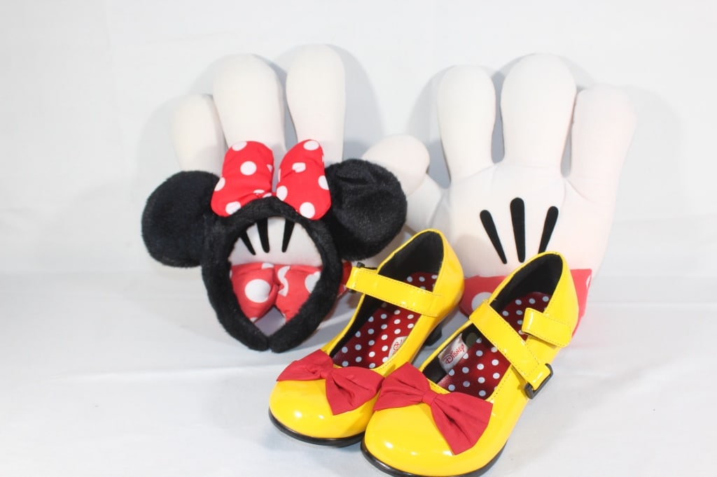 Minnie Mouse Dress Up Accessories - shoes, gloves: Shoes are size 6/7, gloves (minnie hands) can be slipped on.