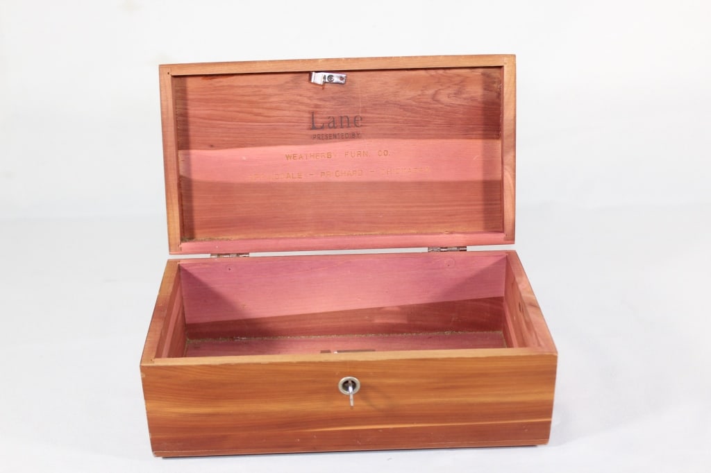 Small Lane Cedar Box with Key: good overall as pictured