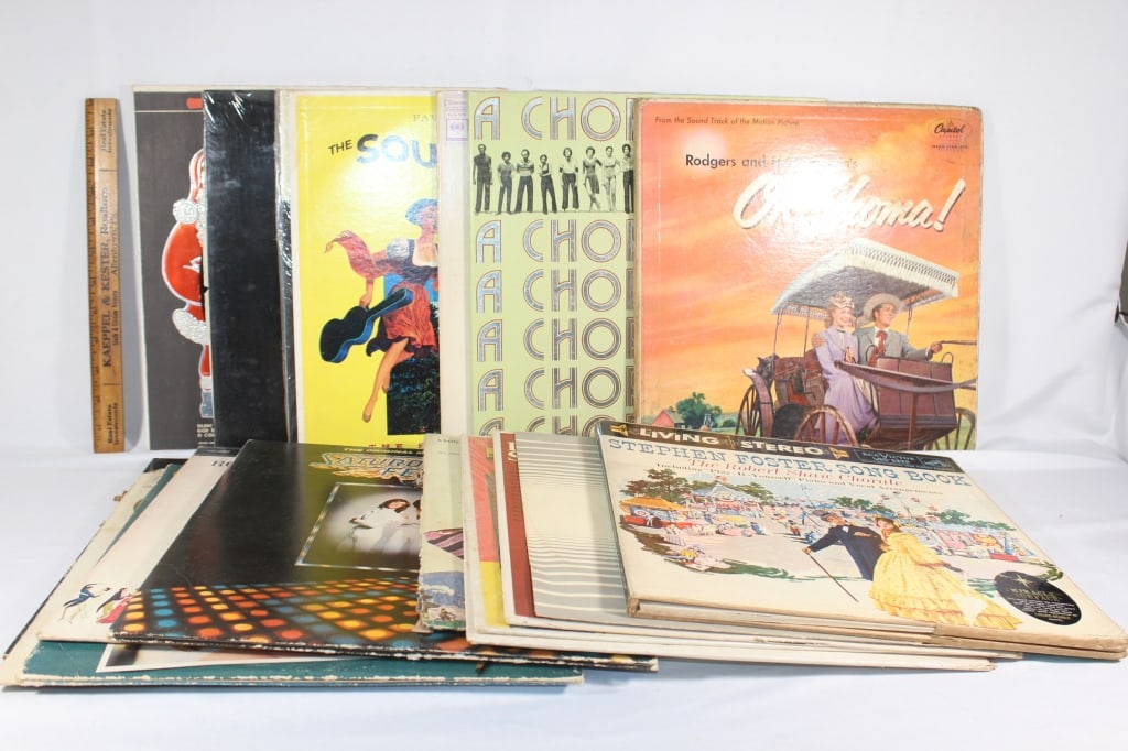 Large lot of Vtg Records Oklahoma, Sound of music: Louis Armstrong,Stephen Foster etc Good overall as pictured