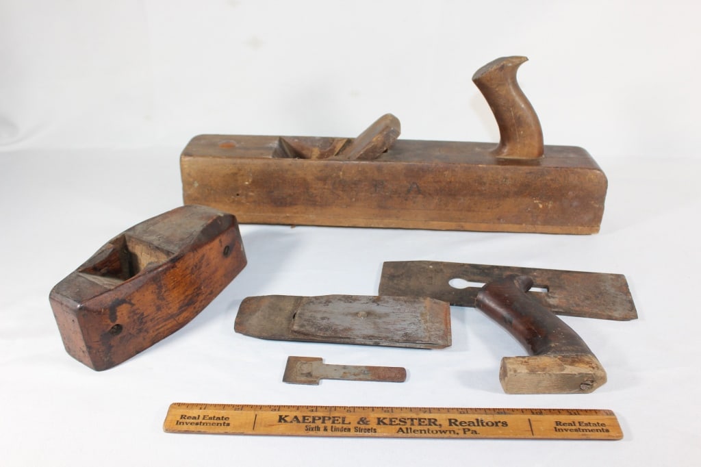 Lot of Wood Planes / Blades etc.: Good overall as pictured