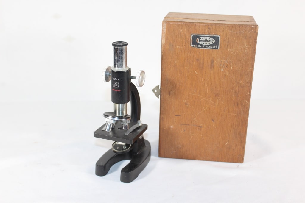 Vintage Tasco Deluxe 300X Microscope w/box (1 of 3)