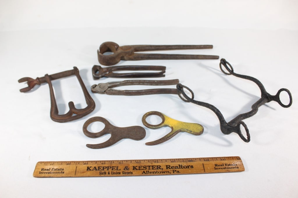 Lot of Antique Metal Tools - Pinchers, Mail bag et (1 of 3)
