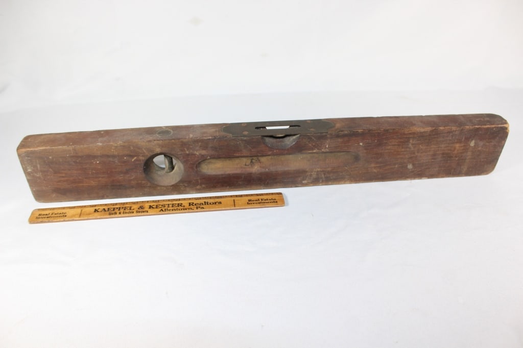 Vintage Stanley Wood Level - 24 inches long (1 of 3)