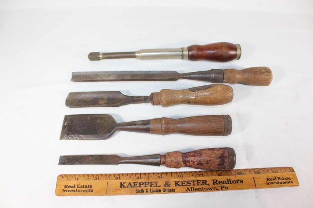 Lot of Antique Wood Chisels: Good overall as pictured