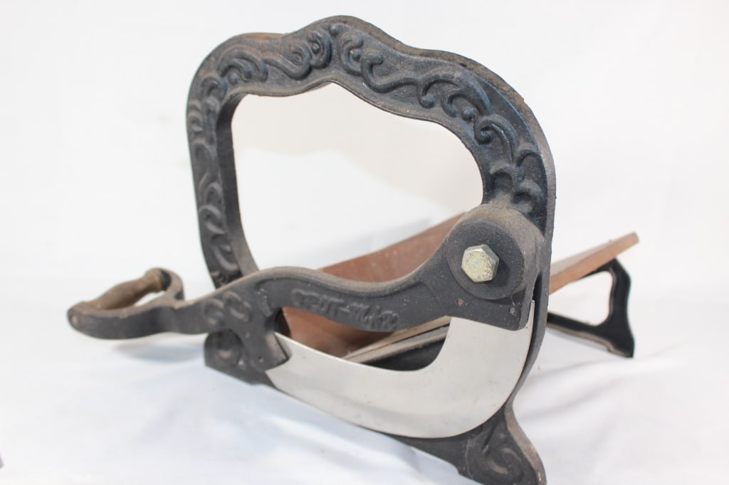 Cast Iron Brut-Max Bread Slicer (1 of 2)