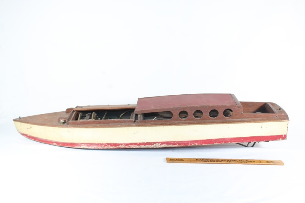 VTG wooden motorized boat: Not tested Good overall as pictured
