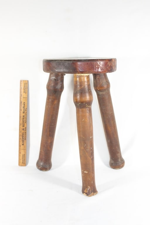 VTG wooden milking stool: Good overall as pictured