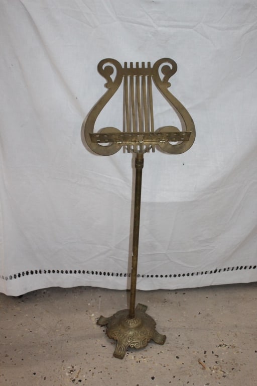 VTG Brass sheet music stand (1 of 4)