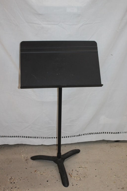Metal sheet music stand (1 of 2)