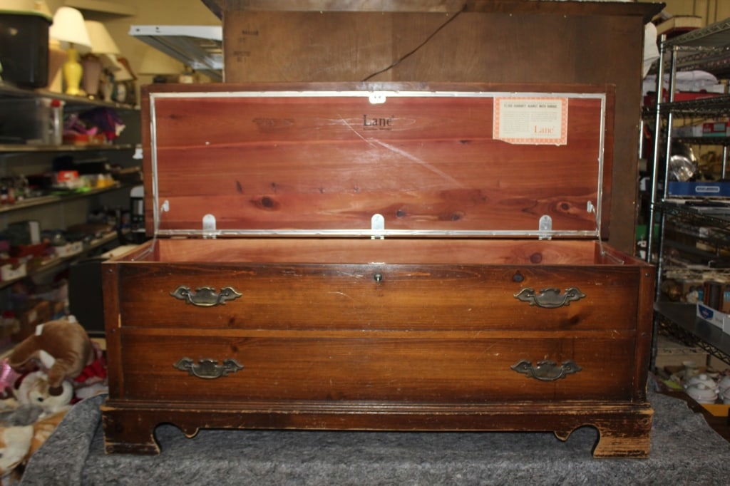 Vintage Lane Cedar Trunk (1 of 3)