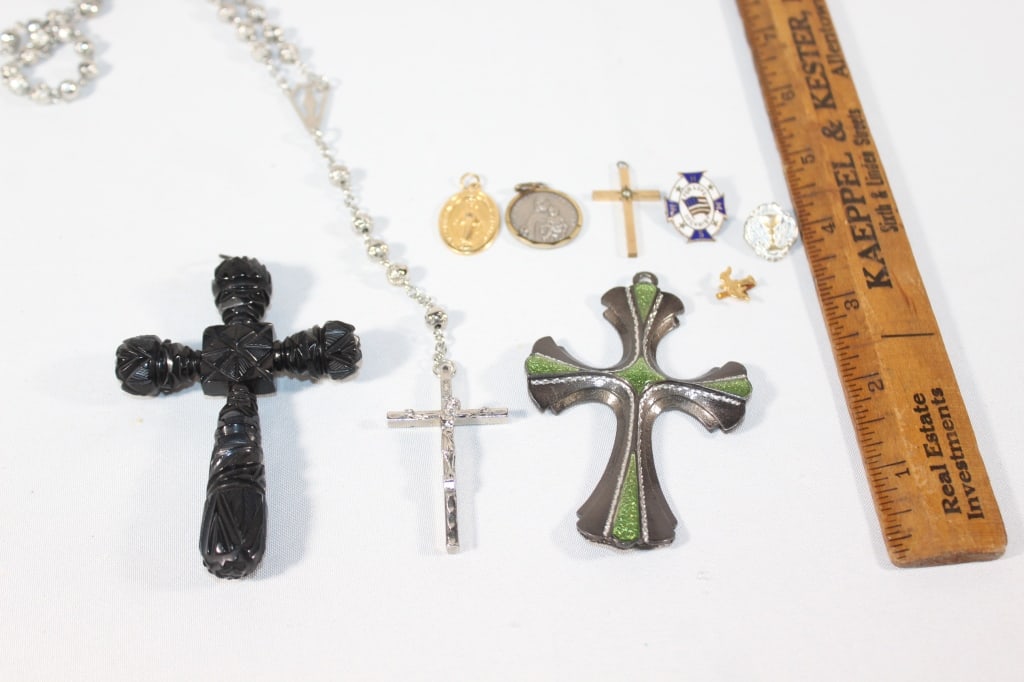 Lot of Religious Items - Roasary etc. (1 of 4)
