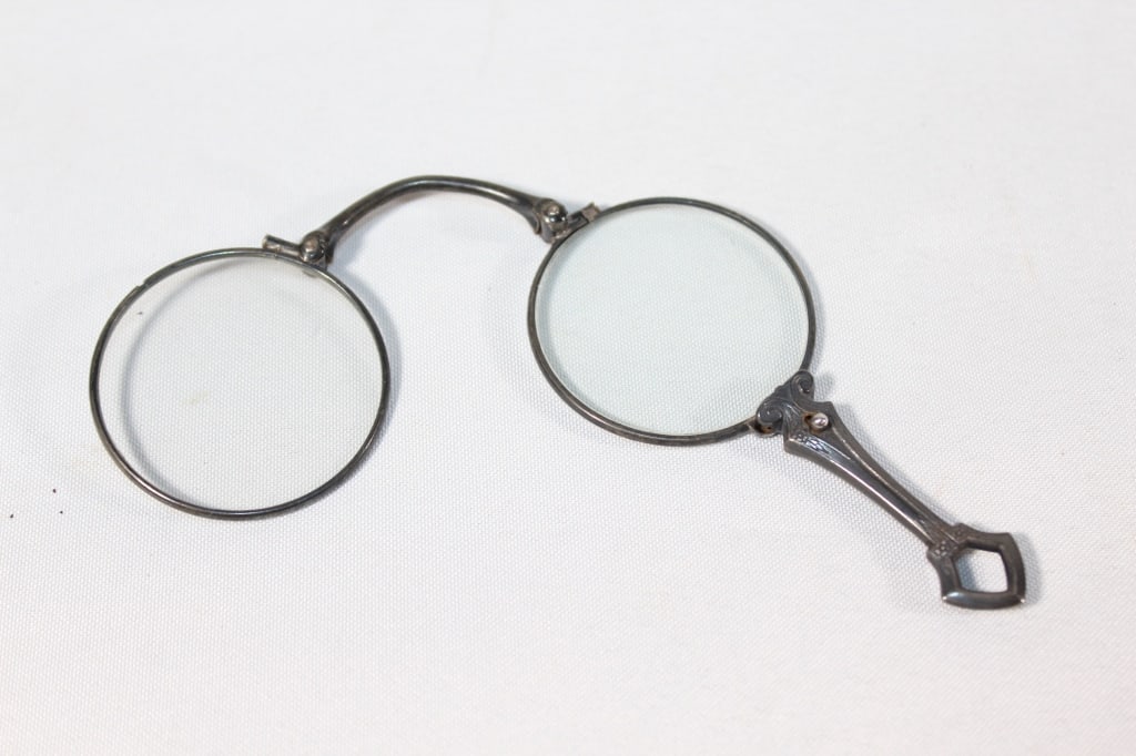 Sterling Antique Folding Glasses: latch does not keep them closed