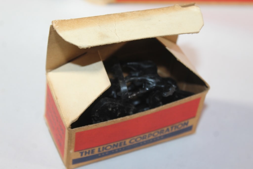 Lionel Trains No. 3356 Operating Horse Car w/box (1 of 3)