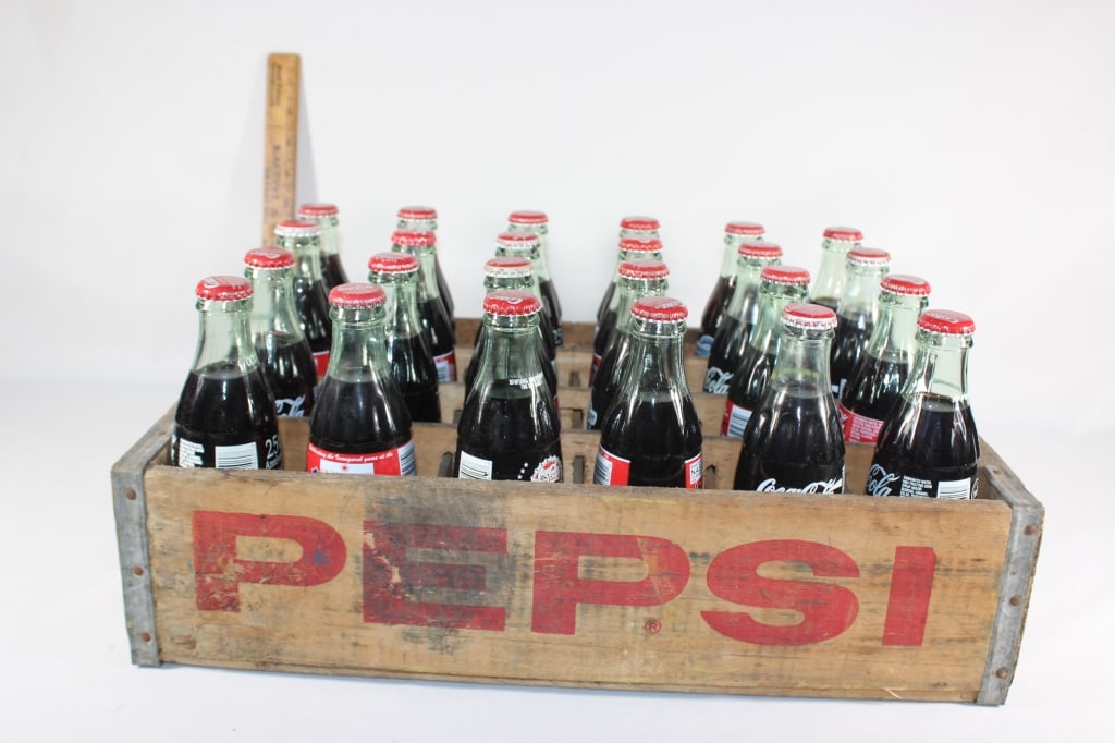 VTG Pepsi crate with glass Coca Cola bottles (1 of 3)