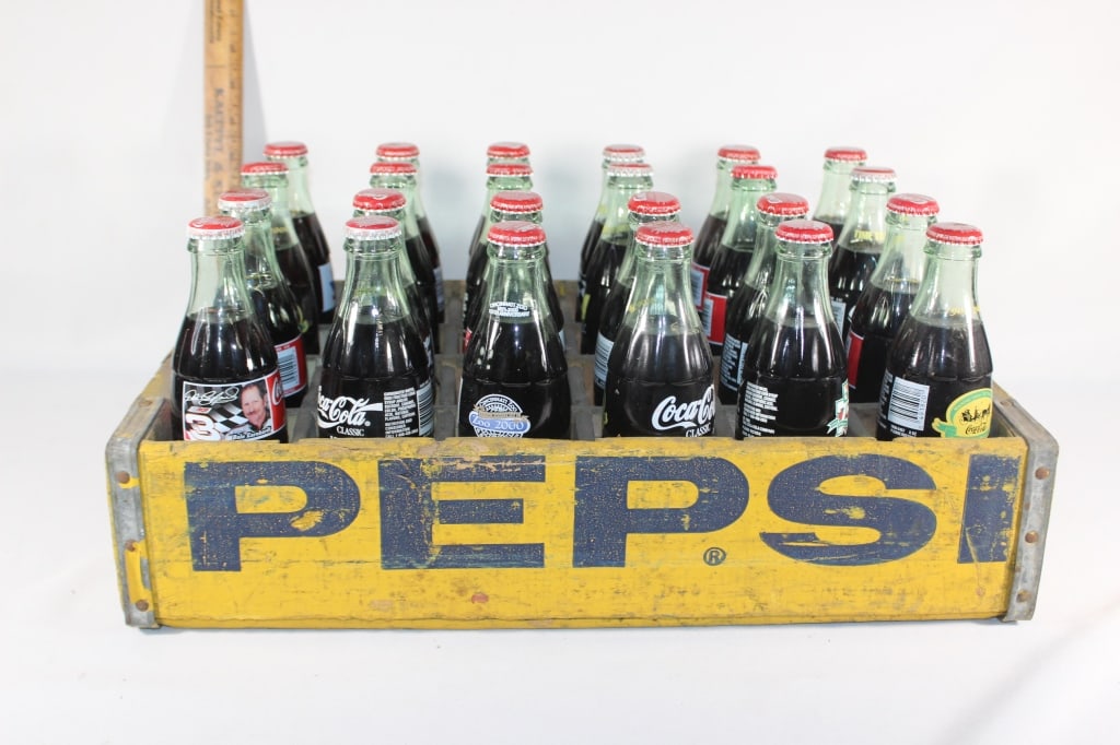 VTG Pepsi crate with glass Coca Cola bottles (1 of 3)