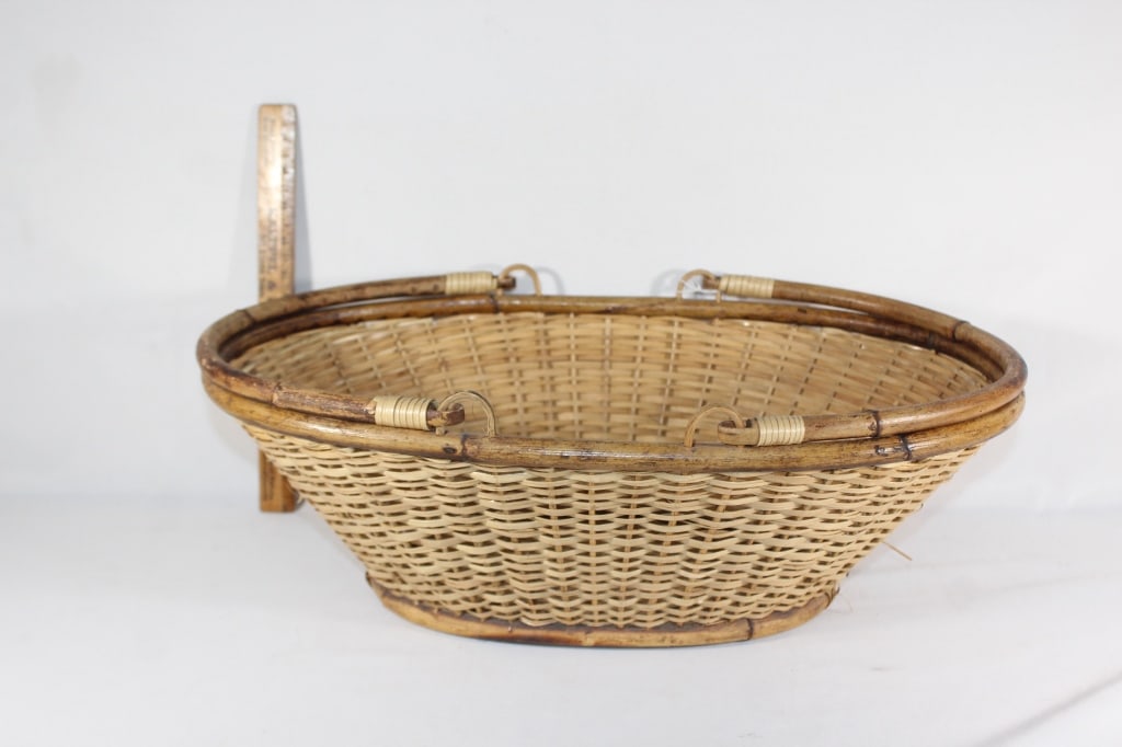 VTG Two handled basket (1 of 2)