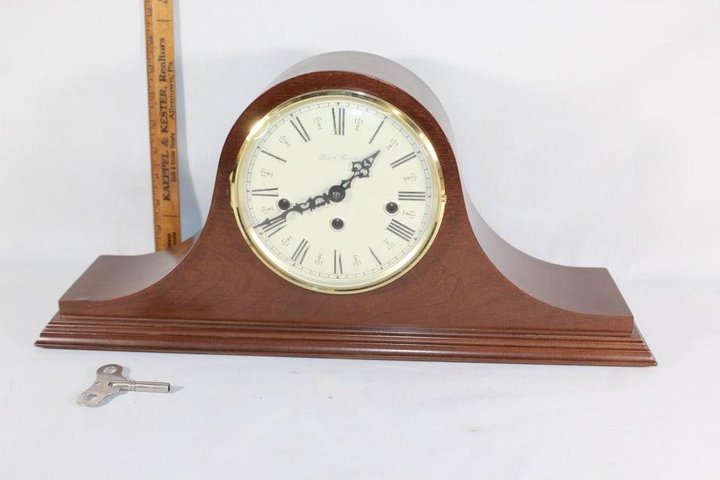 VTG Black Forest mantle clock (1 of 4)