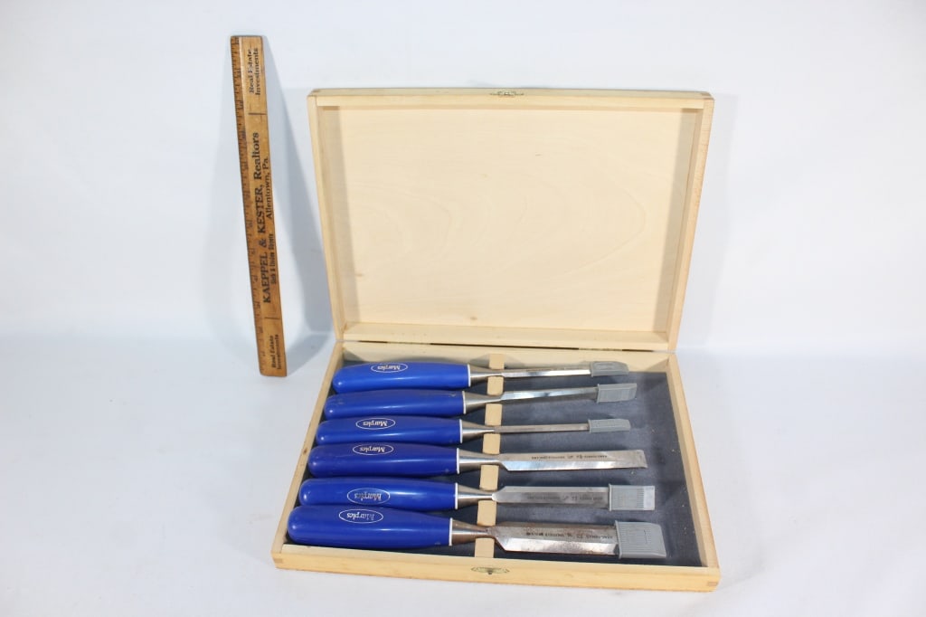 Marples Chisel set with wooden box (1 of 3)