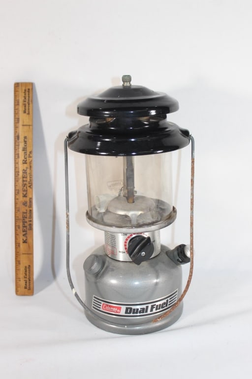 Coleman Dual Fuel lantern (1 of 2)